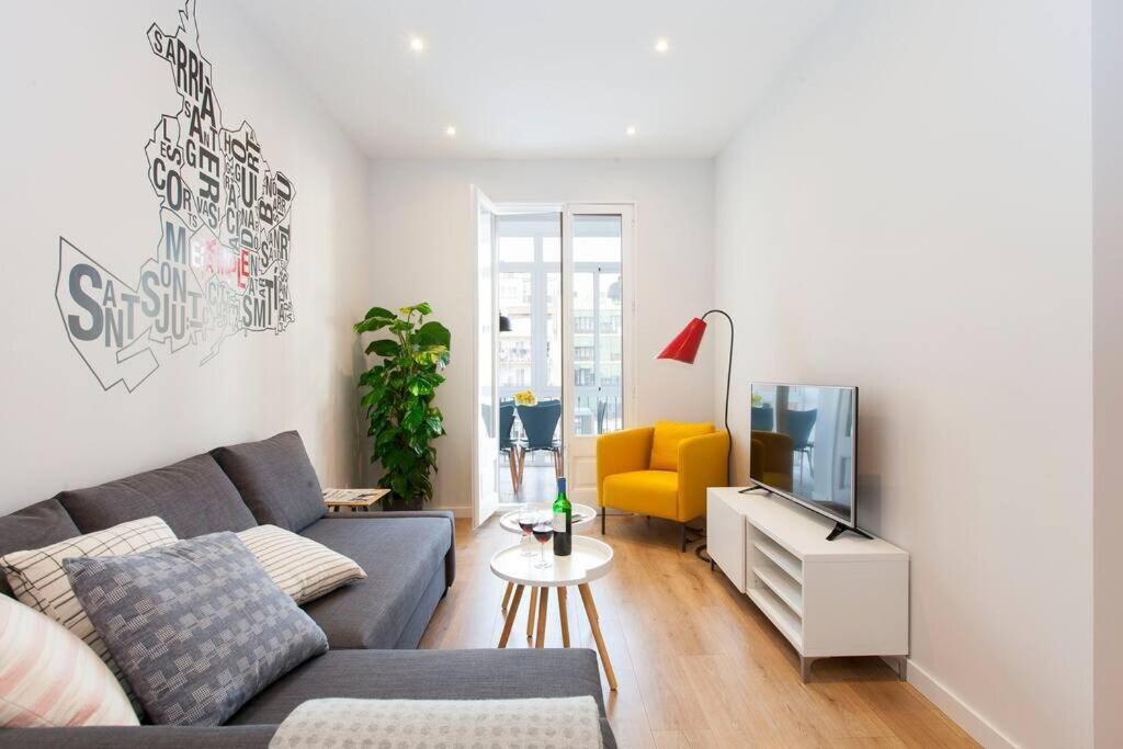 Perfectly Located 4Bed 4Bath Apartment In Eixample Barcelona