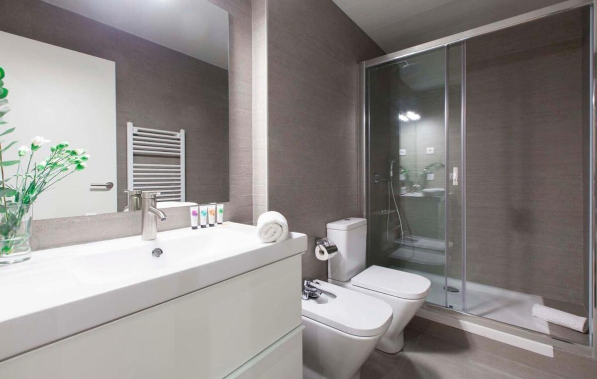 Perfectly Located 4Bed 4Bath Apartment In Eixample Apartamento *