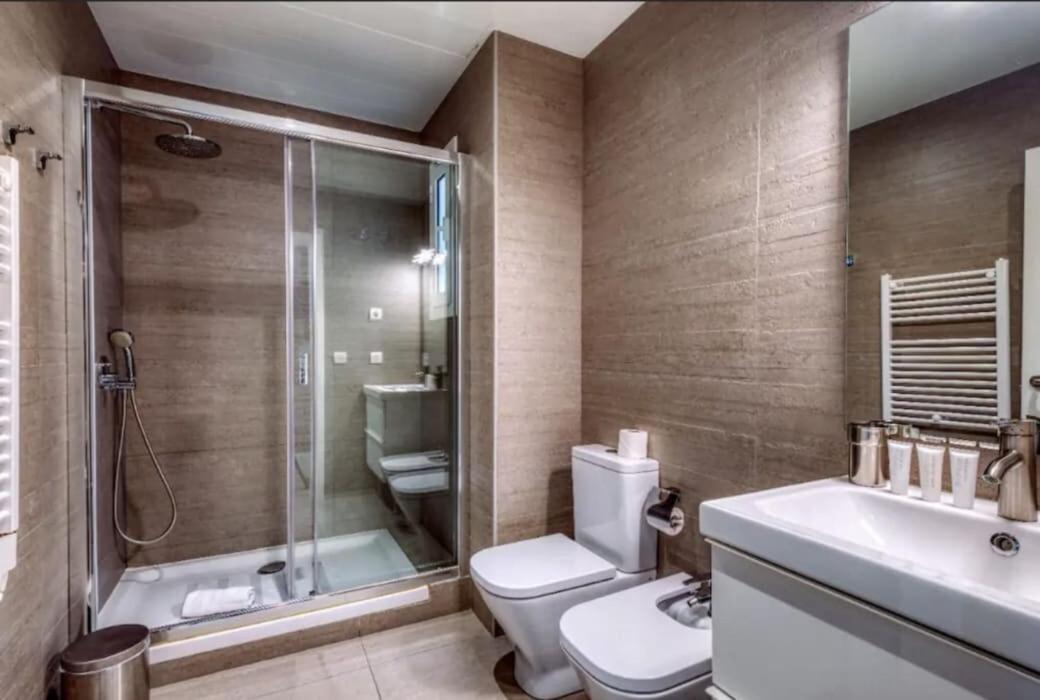 Perfectly Located 4Bed 4Bath Apartment In Eixample